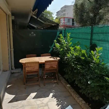 Joli 2 Pieces Ensoleille Avec Terrasse Et Parking * Antibes